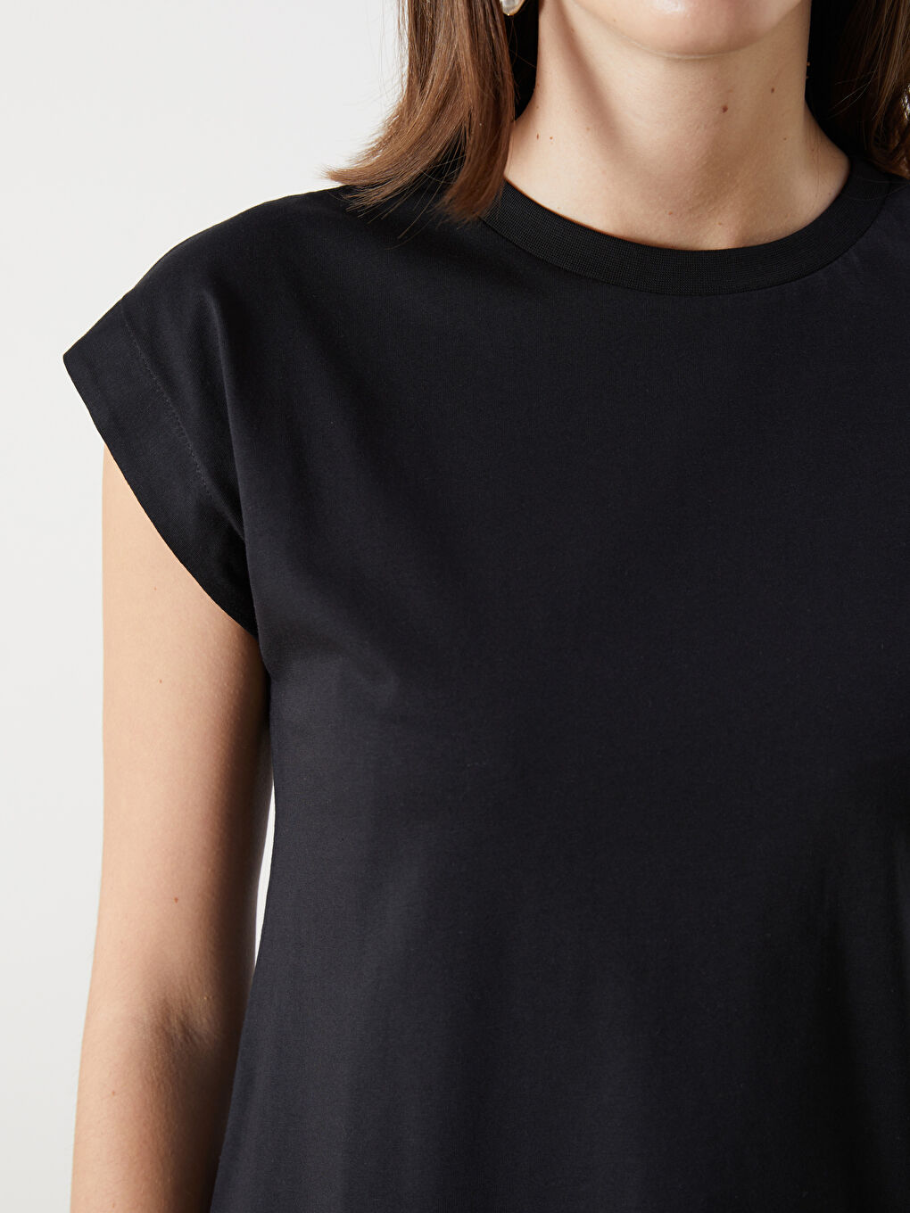 LCW Comfort Siyah Bisiklet Yaka Kadın Tişört - 2