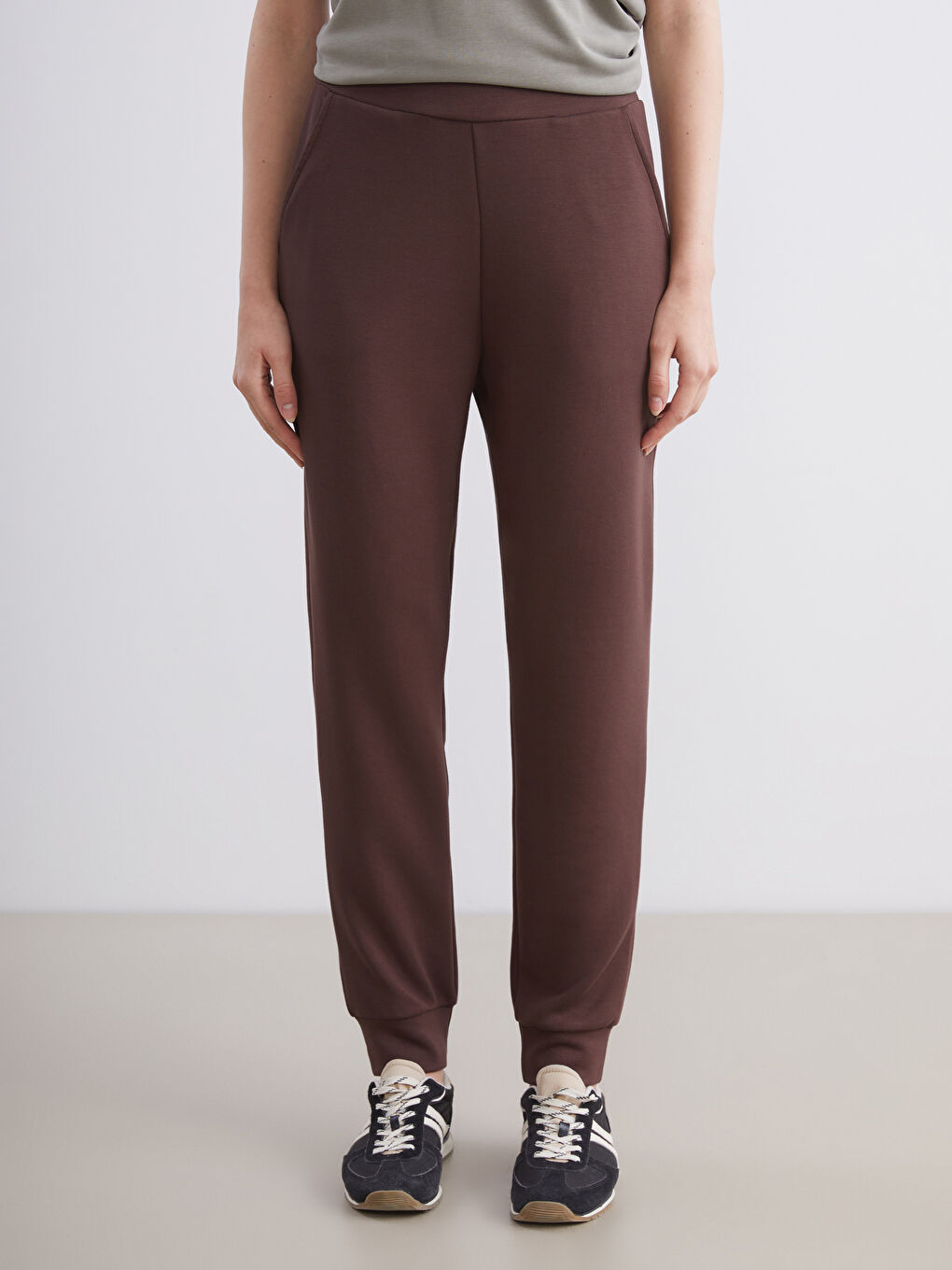 Kahverengi Beli Lastikli Baskılı Kadın Jogger Eşofman Altı-1