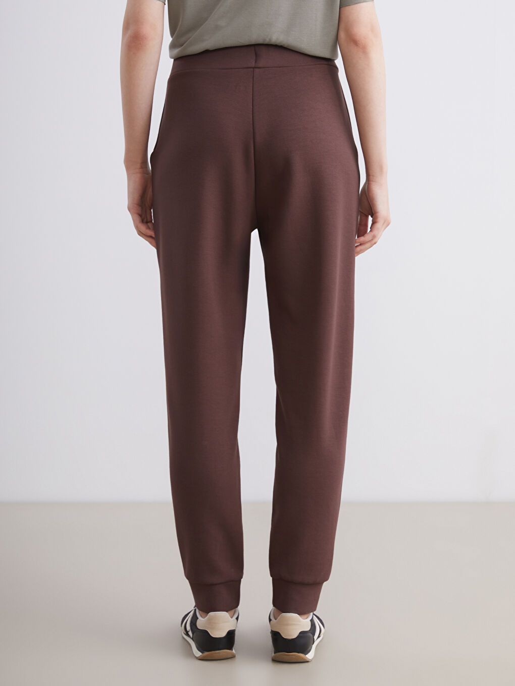 Kahverengi Beli Lastikli Baskılı Kadın Jogger Eşofman Altı-3