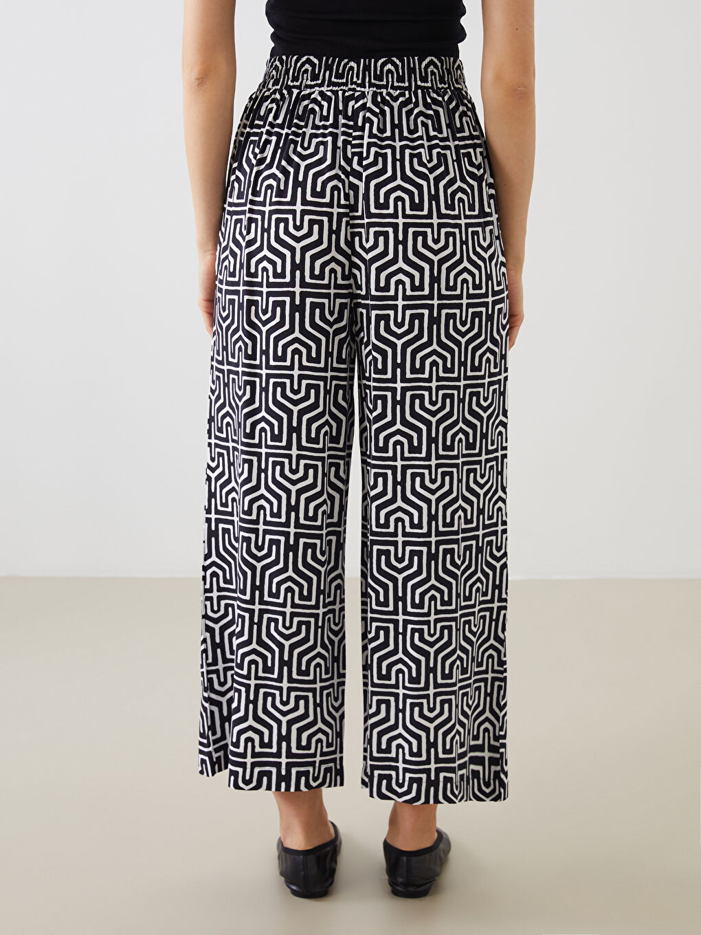 Patterned Women's Capri with Elastic Waist-3