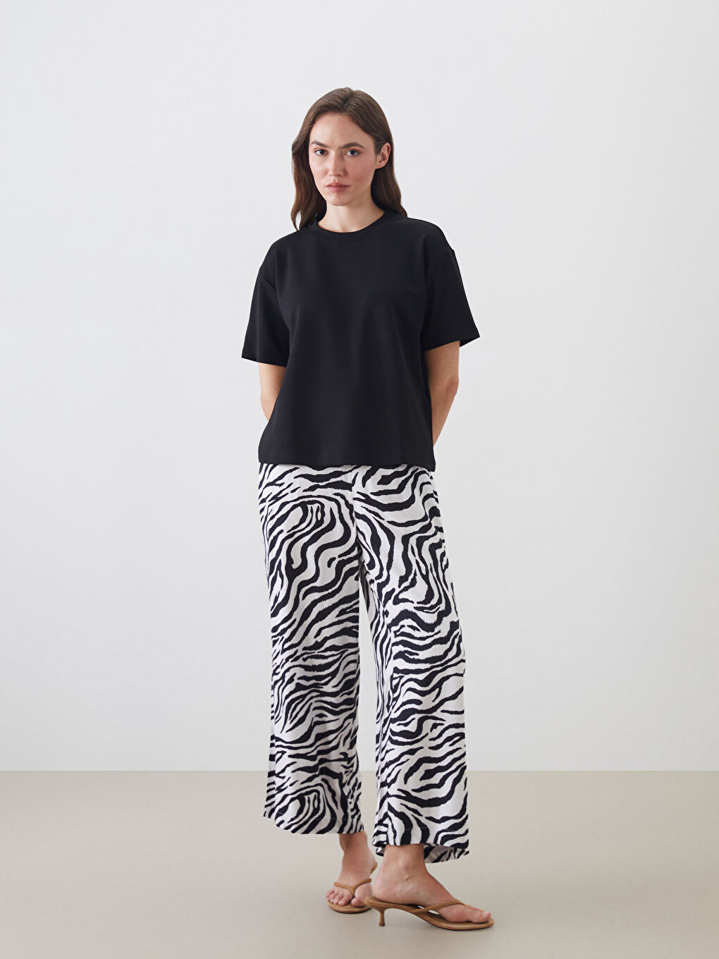 Elastic Waist Zebra Patterned Women's Capri