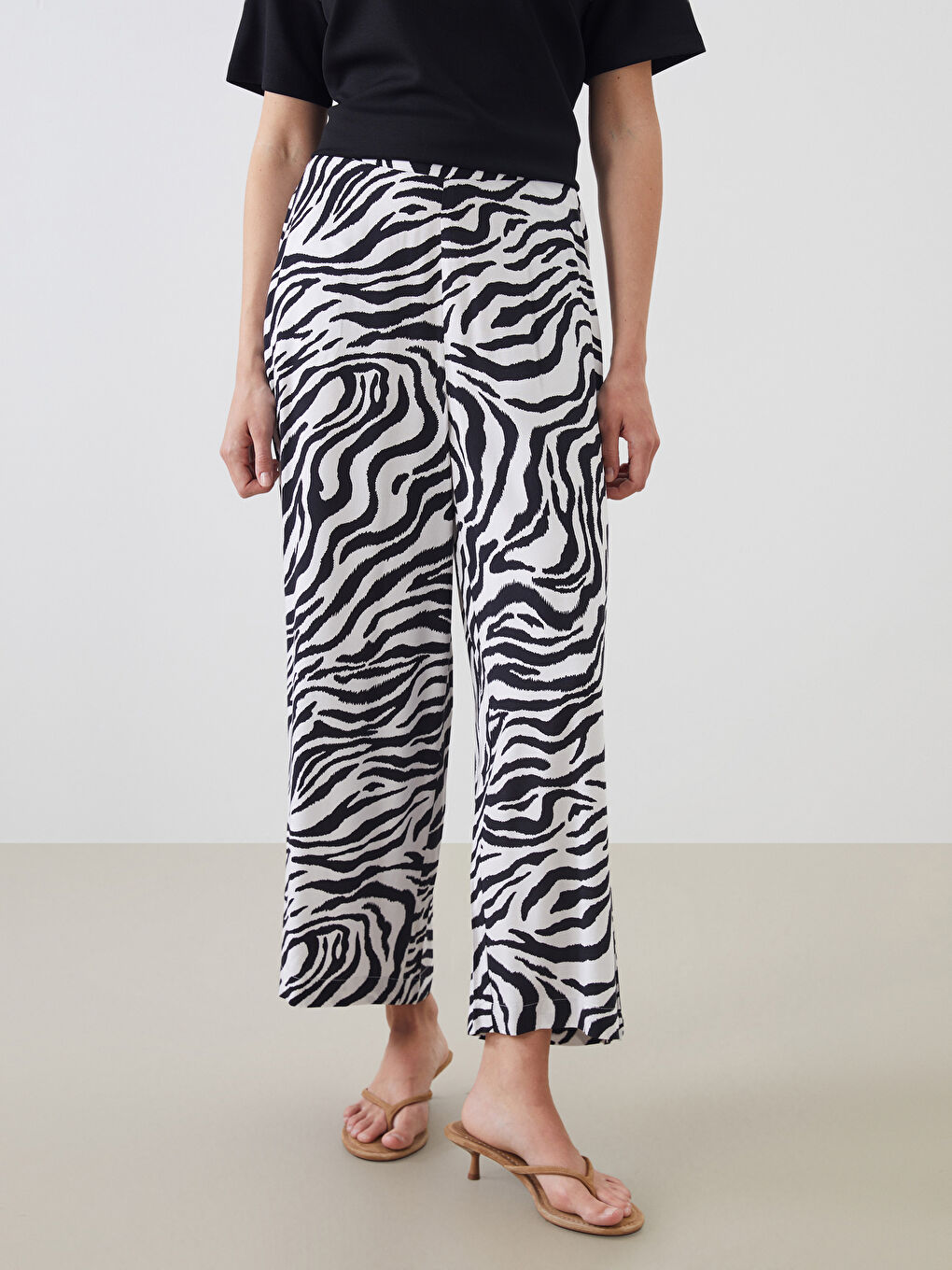 Elastic Waist Zebra Patterned Women's Capri-1