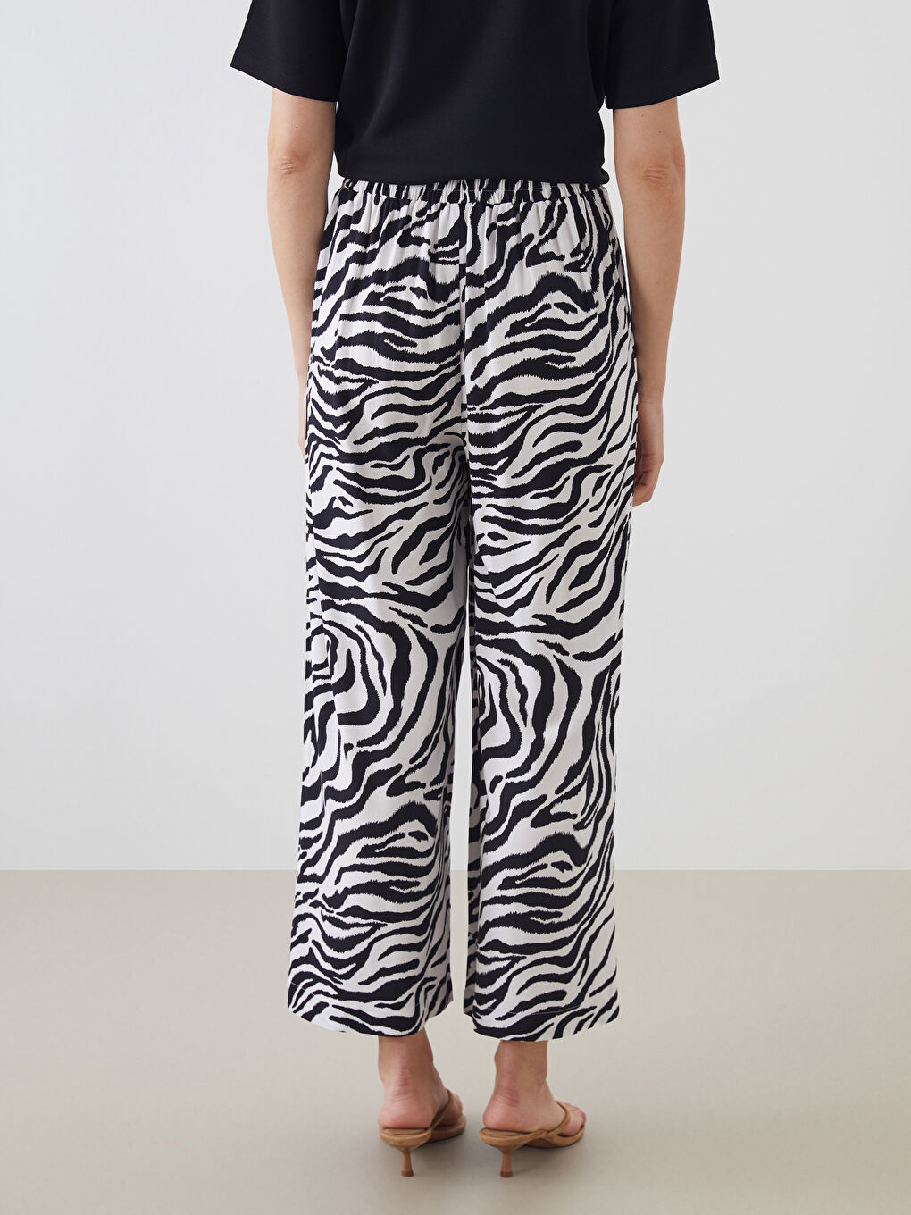 Elastic Waist Zebra Patterned Women's Capri-3