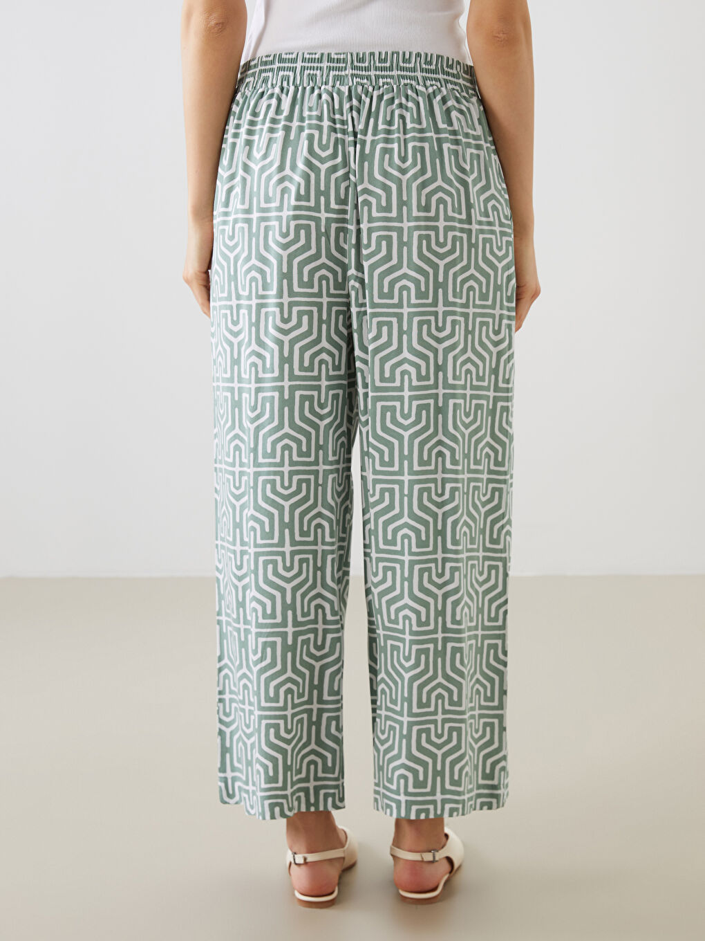 Patterned Women's Capri with Elastic Waist-3