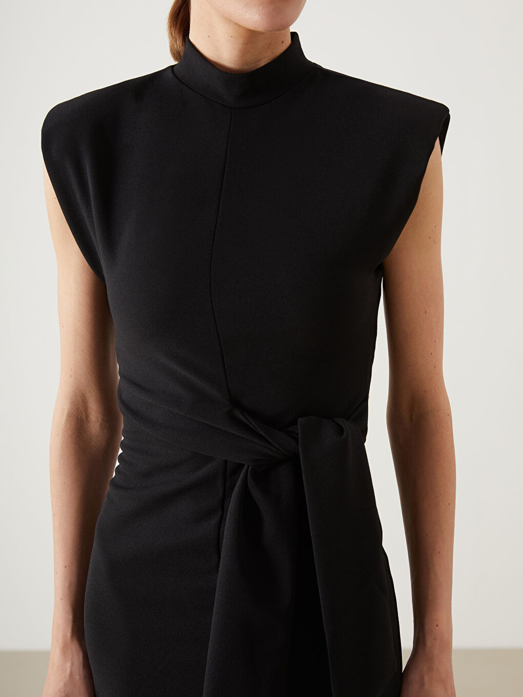 Siyah Dik Yaka Elbise-2