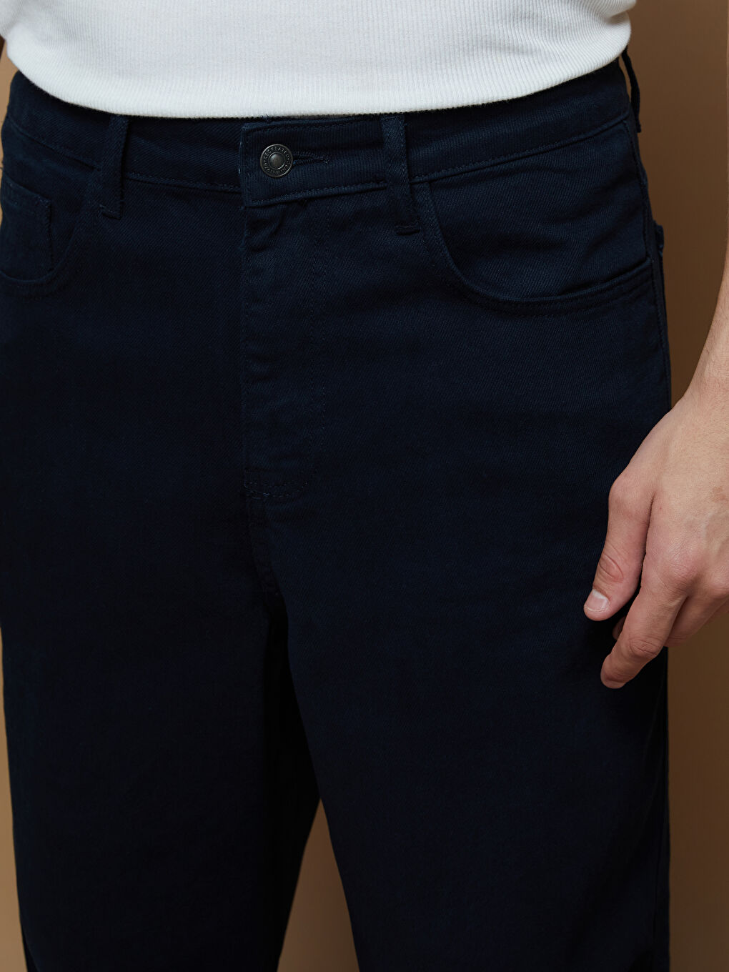 سروال رجال بقصة مريحة من قماش مبرد-4