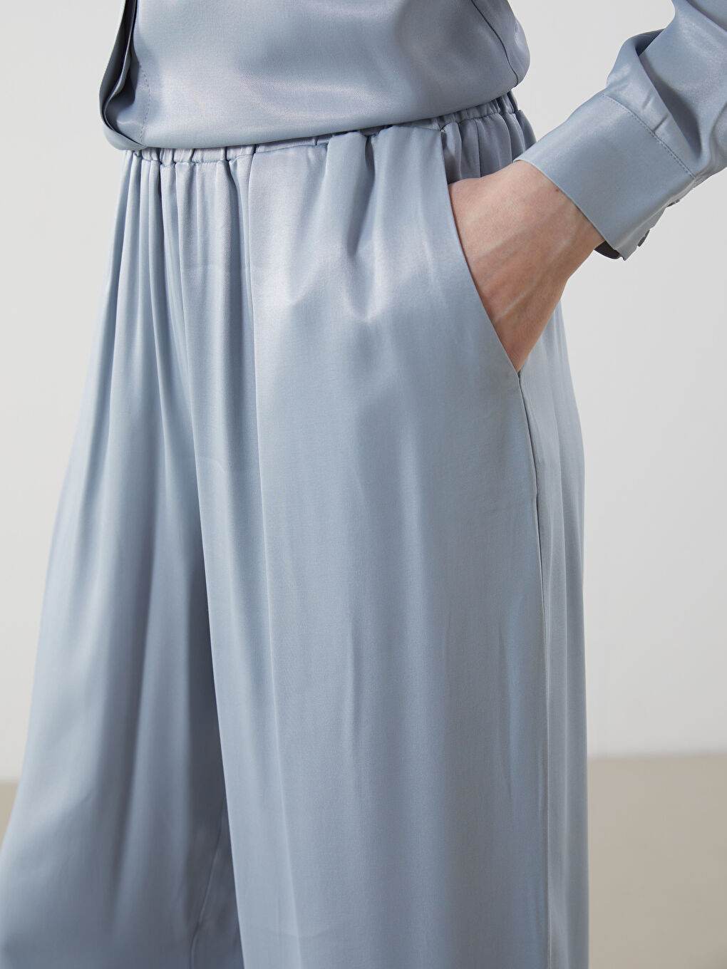 Mavi Beli Lastikli Geniş Paça Kadın Pantolon-2