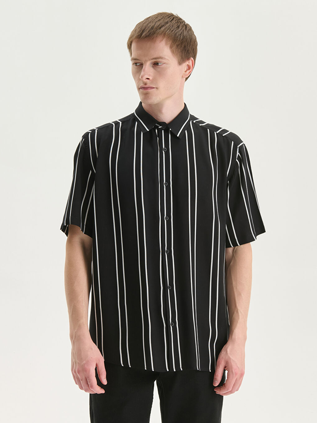 Siyah Regular Fit Kısa Kollu Erkek Gömlek