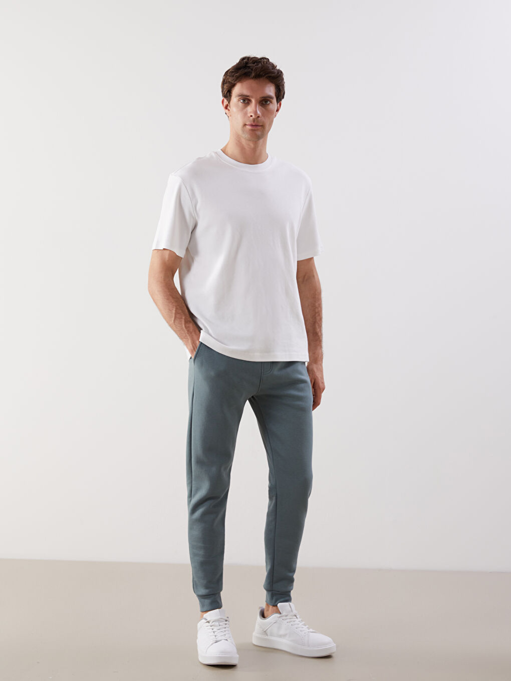Standard Fit Men's Jogger Sweatpants -S5MF88Z8-Z5M