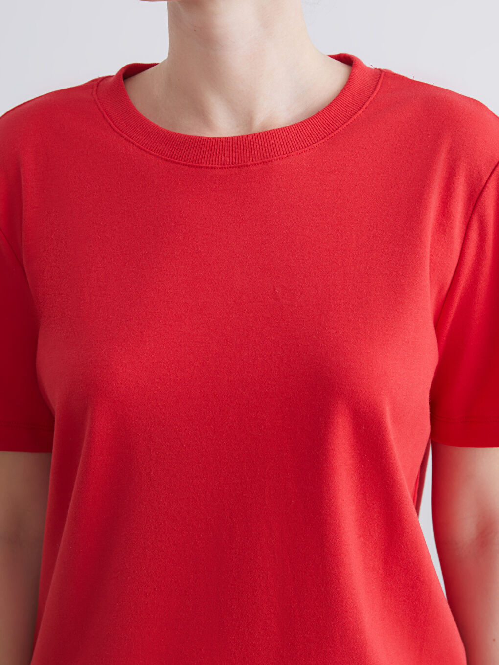 Kırmızı Bisiklet Yaka Kadın Tişört-2