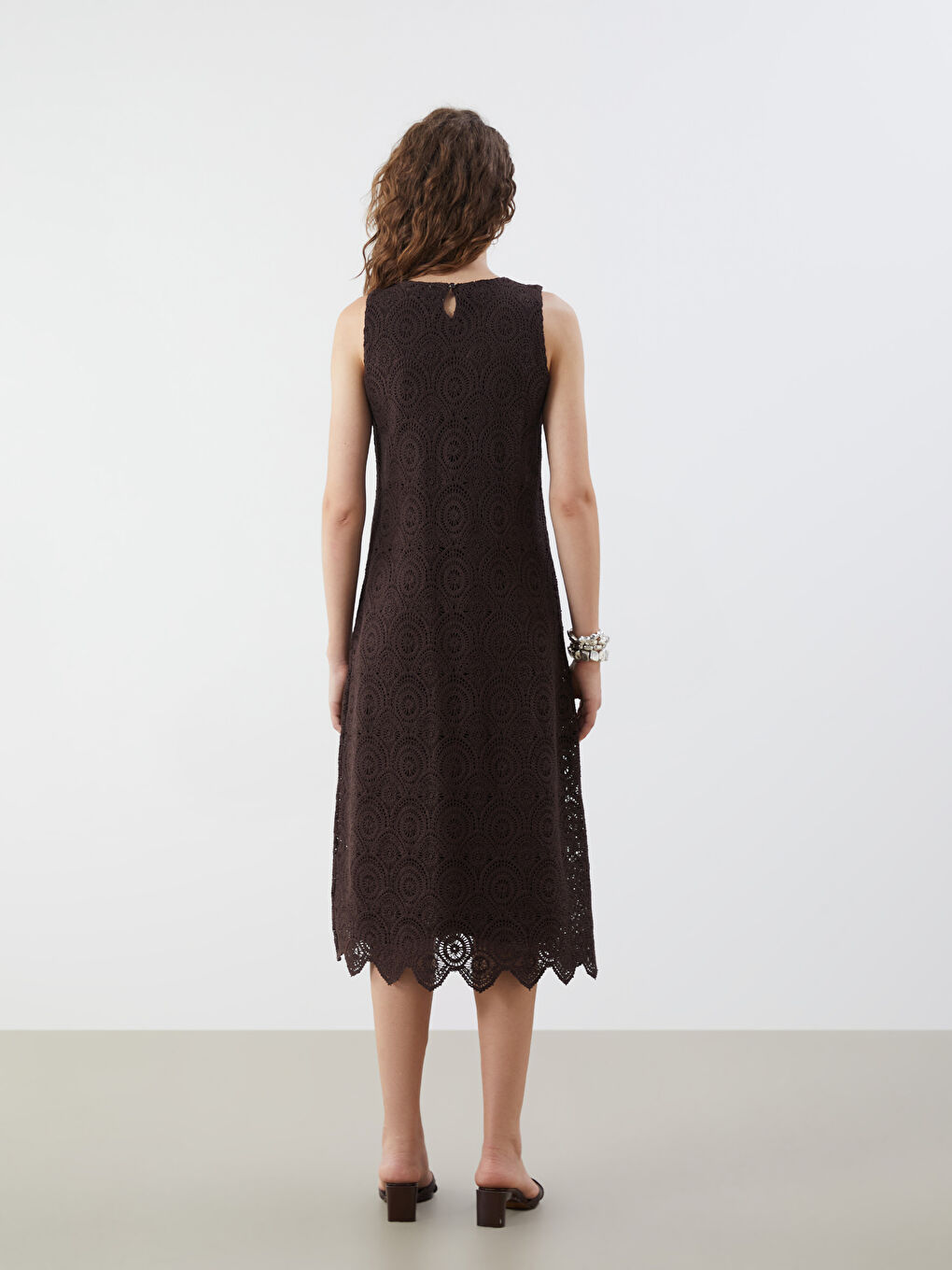 Kahverengi Bisiklet Yaka Ajurlu Dantelli Kroşe Elbise-3