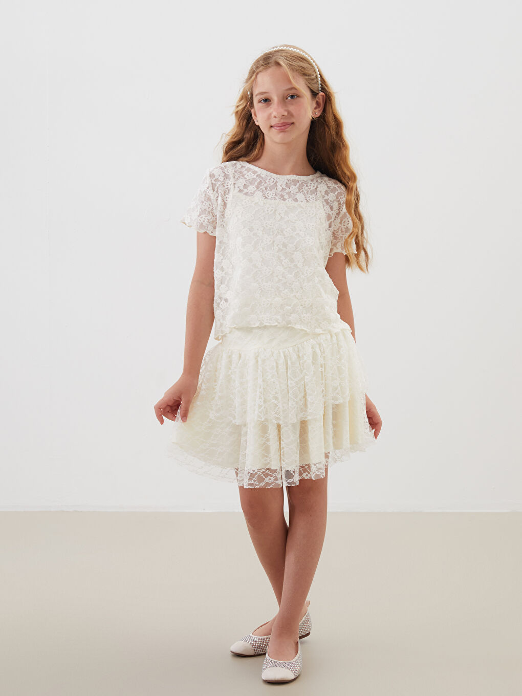 Sarı Bisiklet Yaka Dantel Detaylı Kız Çocuk Tişört-1