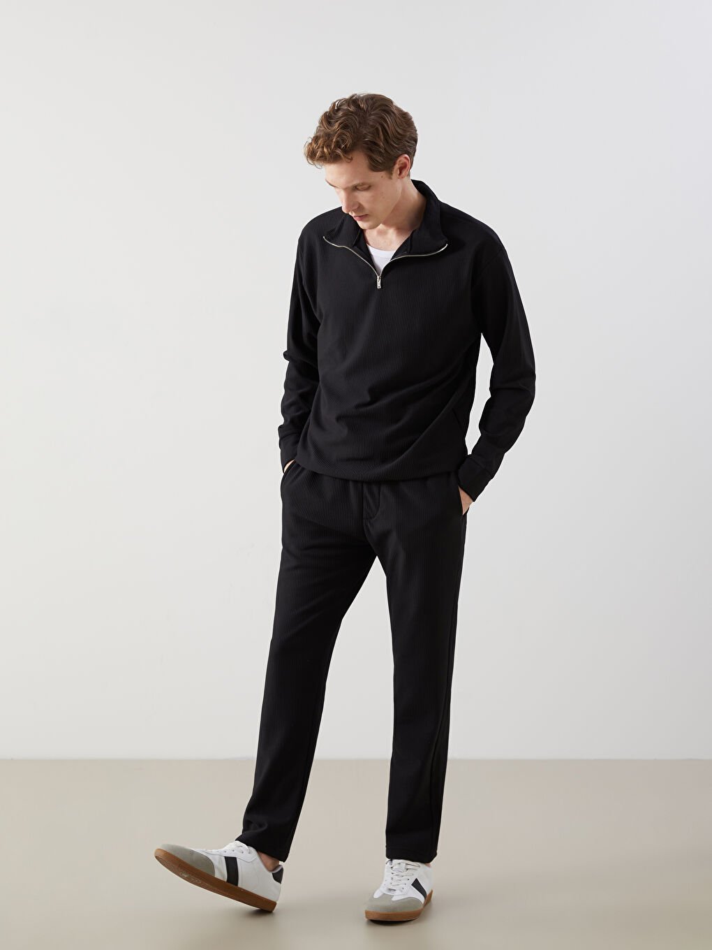 Siyah Dik Yaka Erkek Sweatshirt-1