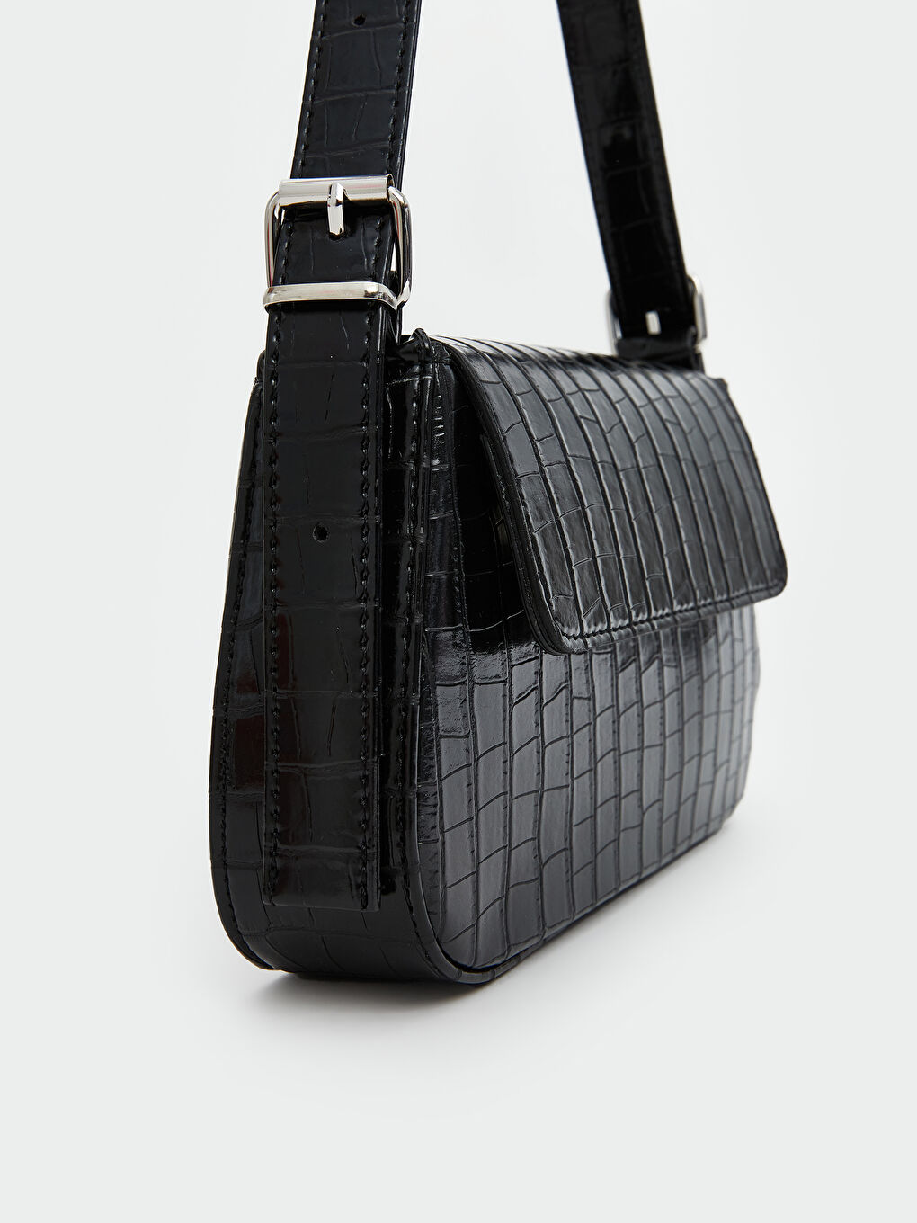 Siyah Deri Görünümlü Kroko Desenli Kadın Kol Çantası-1