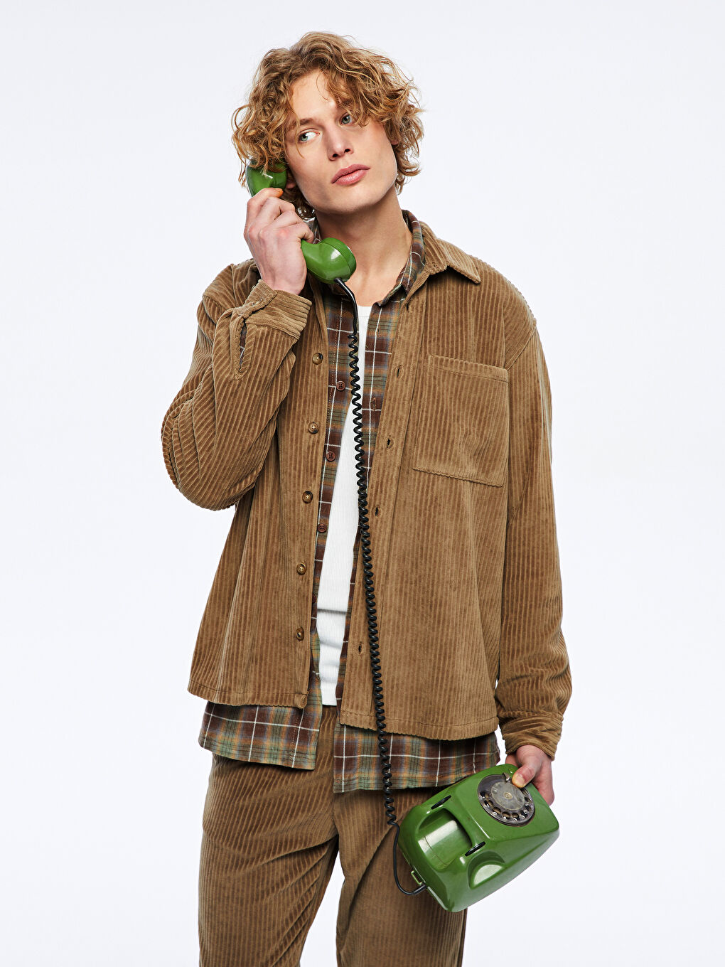 Kahverengi Rahat Kalıp Uzun Kollu Kadife Erkek Gömlek