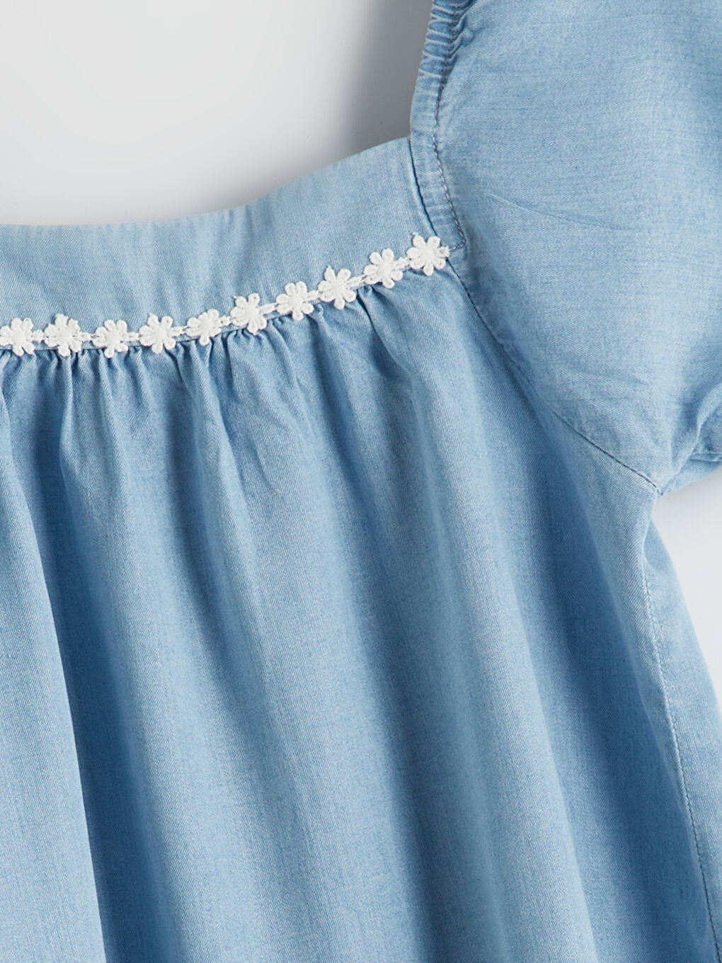 Mavi Çiçek Nakışlı Kız Çocuk Jean Elbise-3