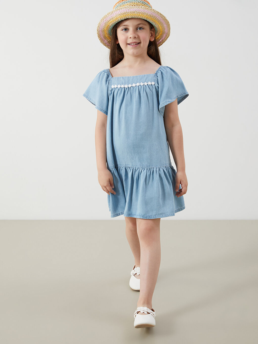 Mavi Çiçek Nakışlı Kız Çocuk Jean Elbise