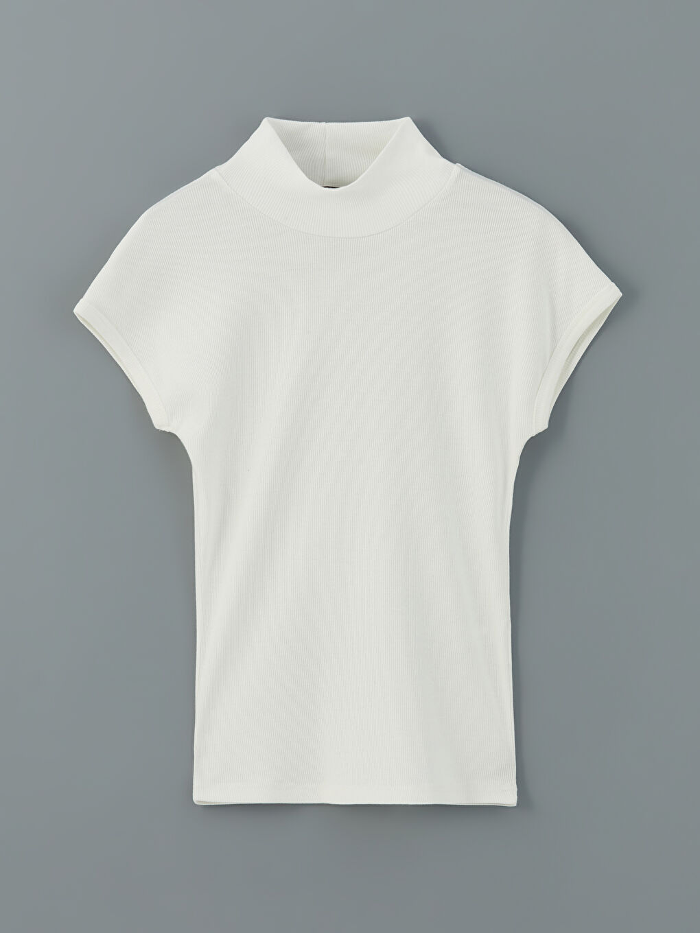 Ekru Dik Yaka Kadın Tişört-4