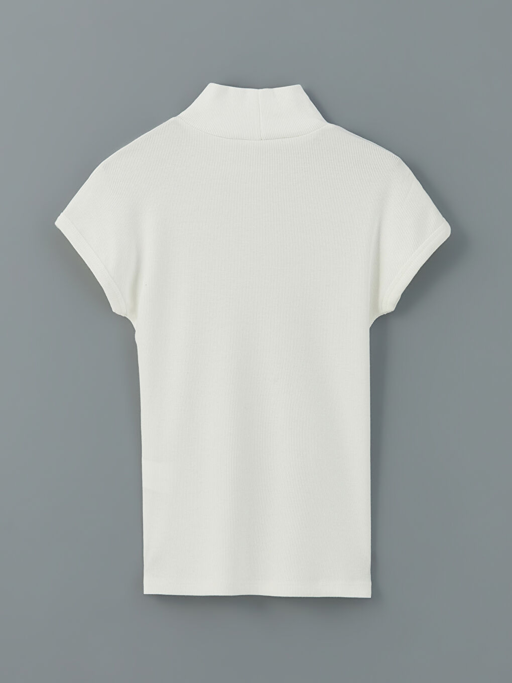 Ekru Dik Yaka Kadın Tişört-5