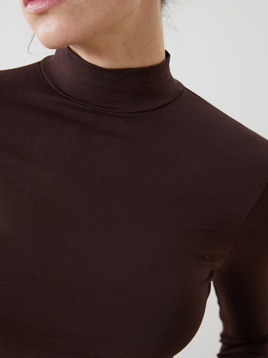 Kahverengi Dik Yaka Kadın Body-2