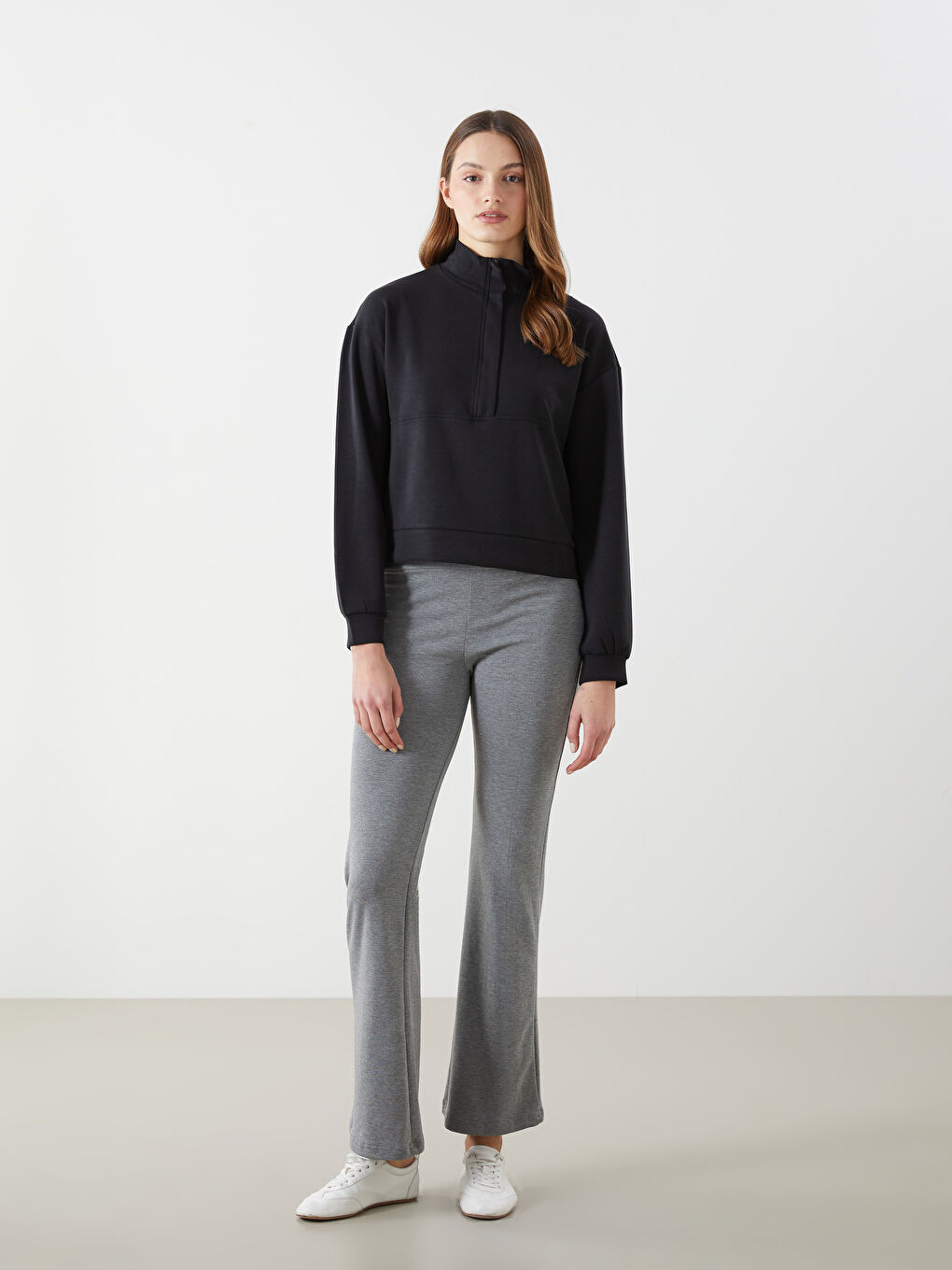 Siyah Dik Yaka Kadın Sweatshirt-1