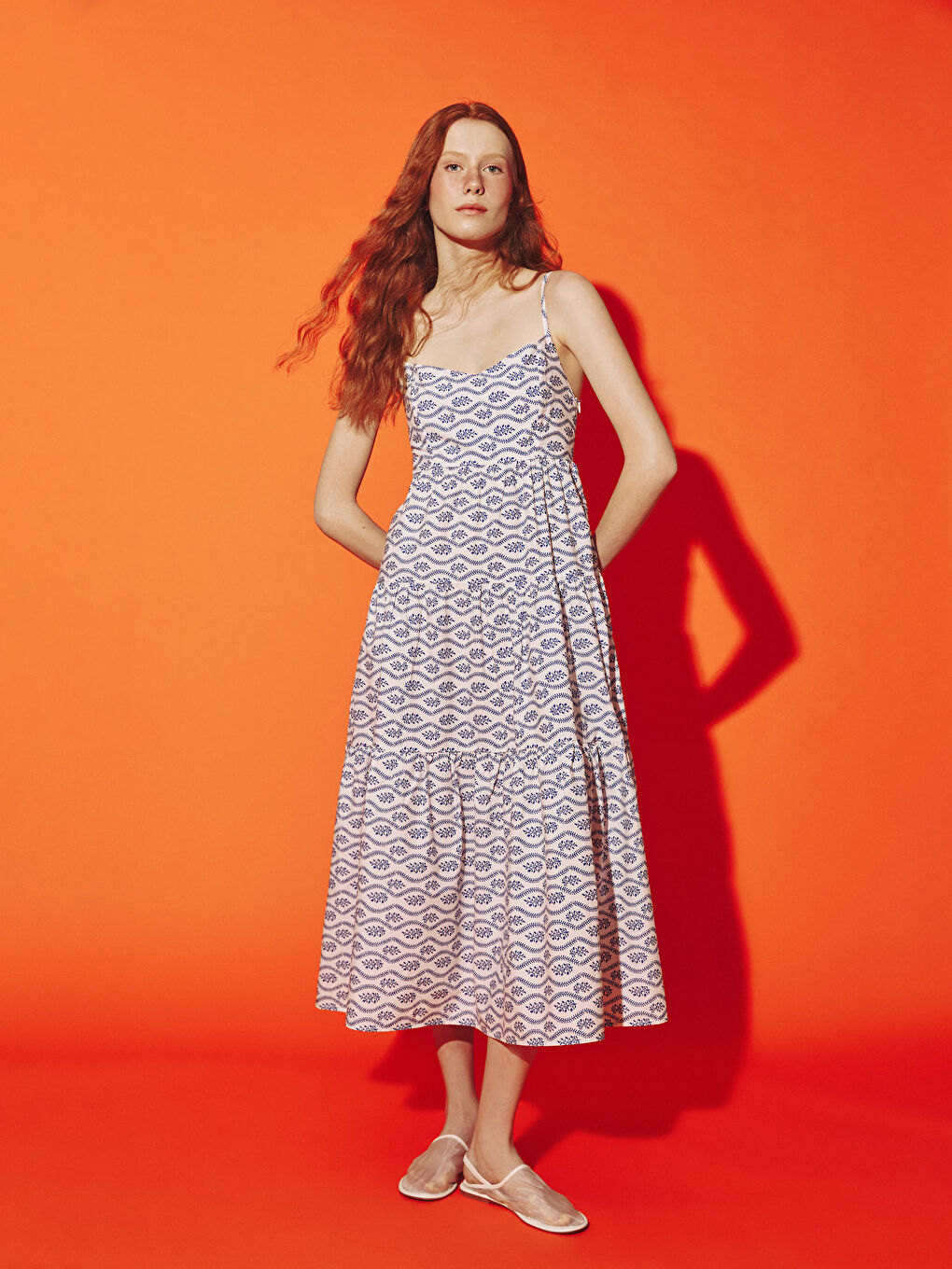 Mavi Kalp Yaka Çiçekli İp Askılı Poplin Elbise	