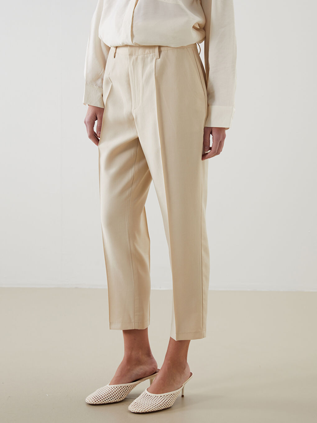 სტაფილოს ფორმის შარვალი ქალებისთვის-1