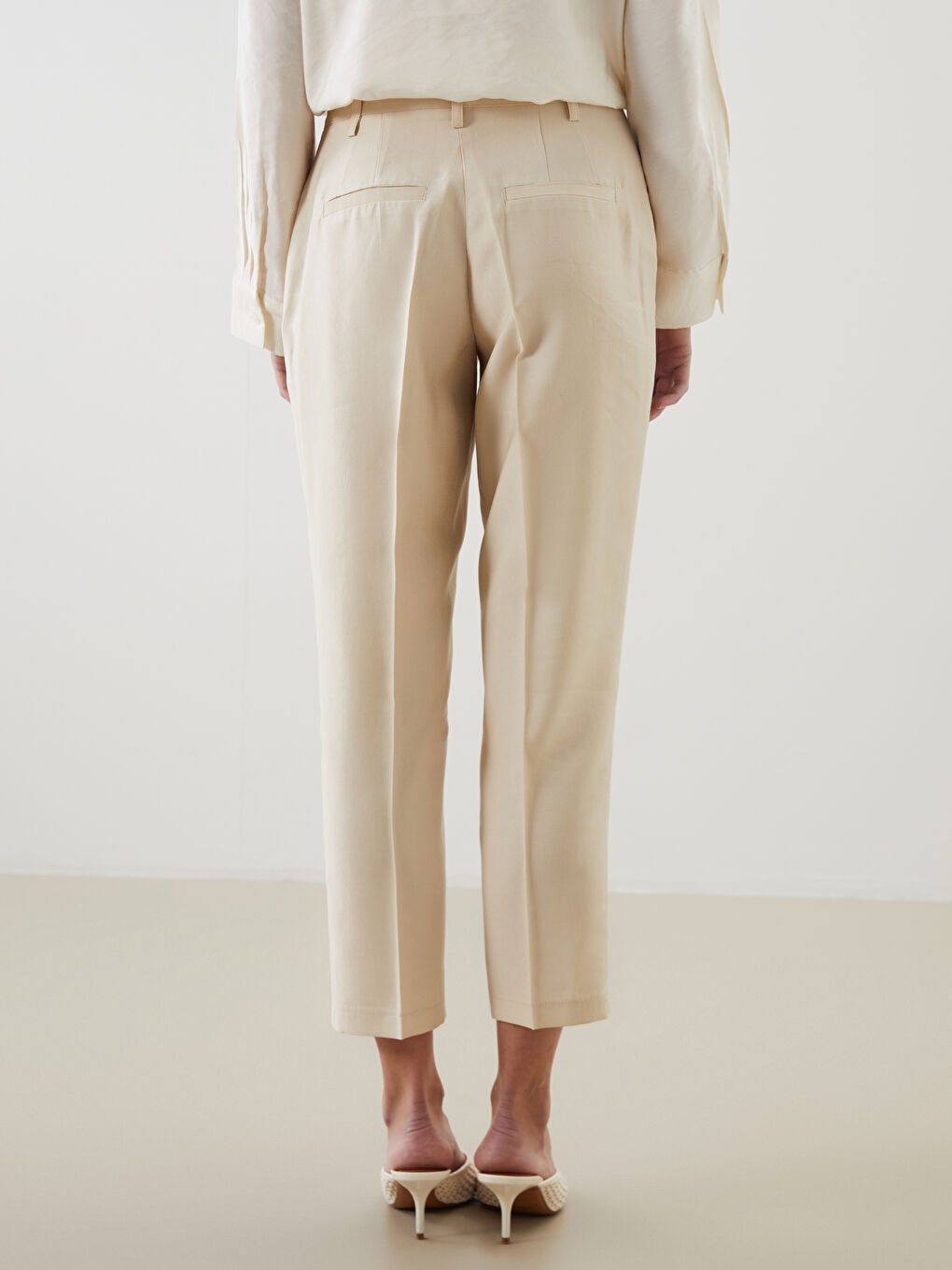 სტაფილოს ფორმის შარვალი ქალებისთვის-3