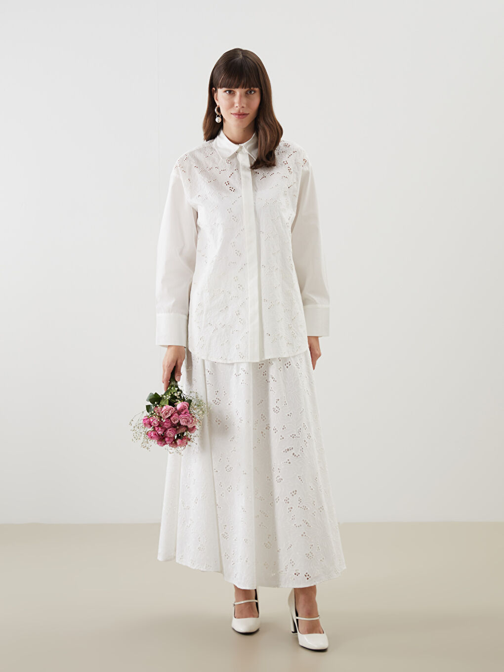 Beyaz Beli Lastikli Kendinden Desenli Brode Kloş Etek