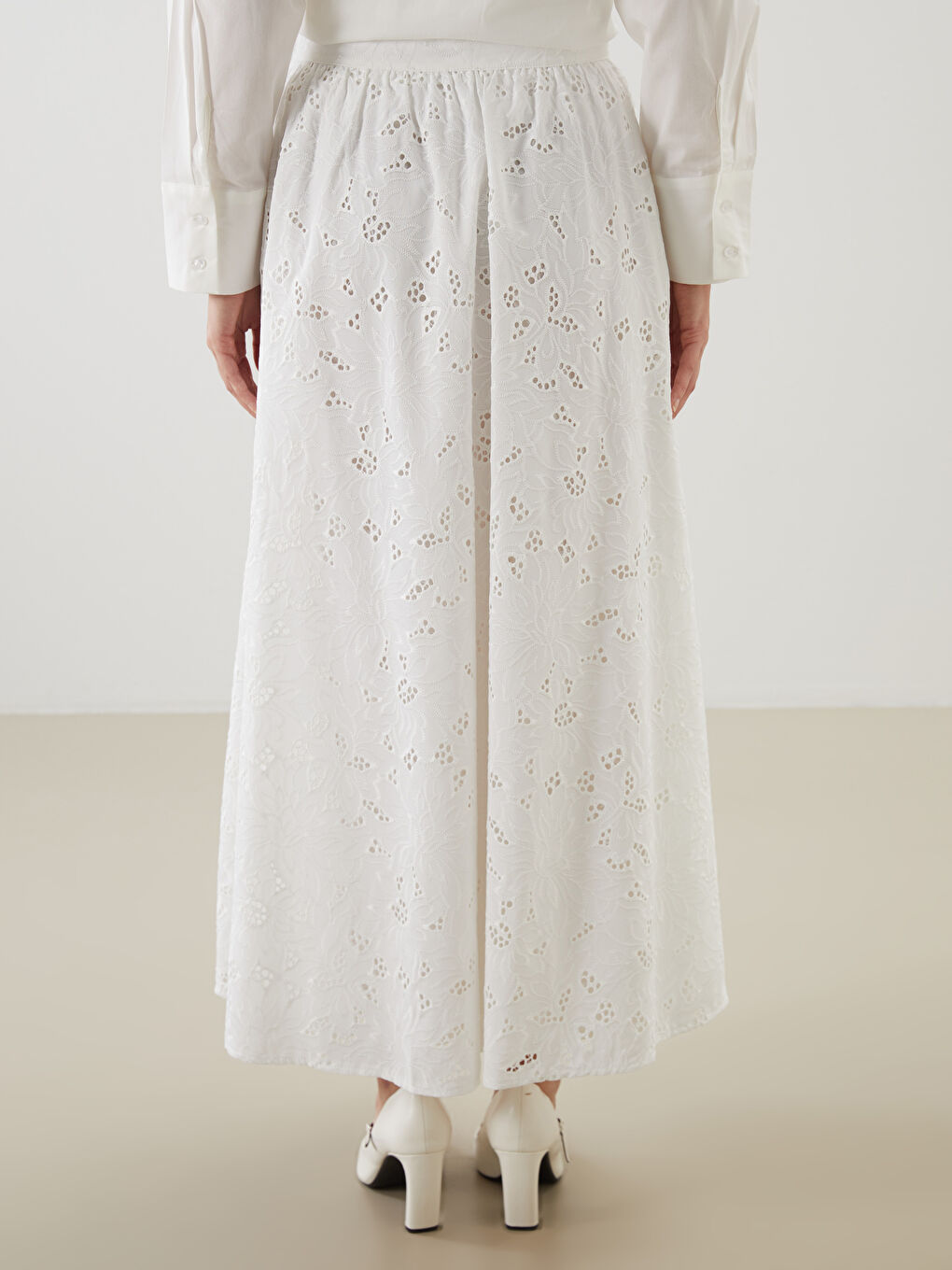 Beyaz Beli Lastikli Kendinden Desenli Brode Kloş Etek-3