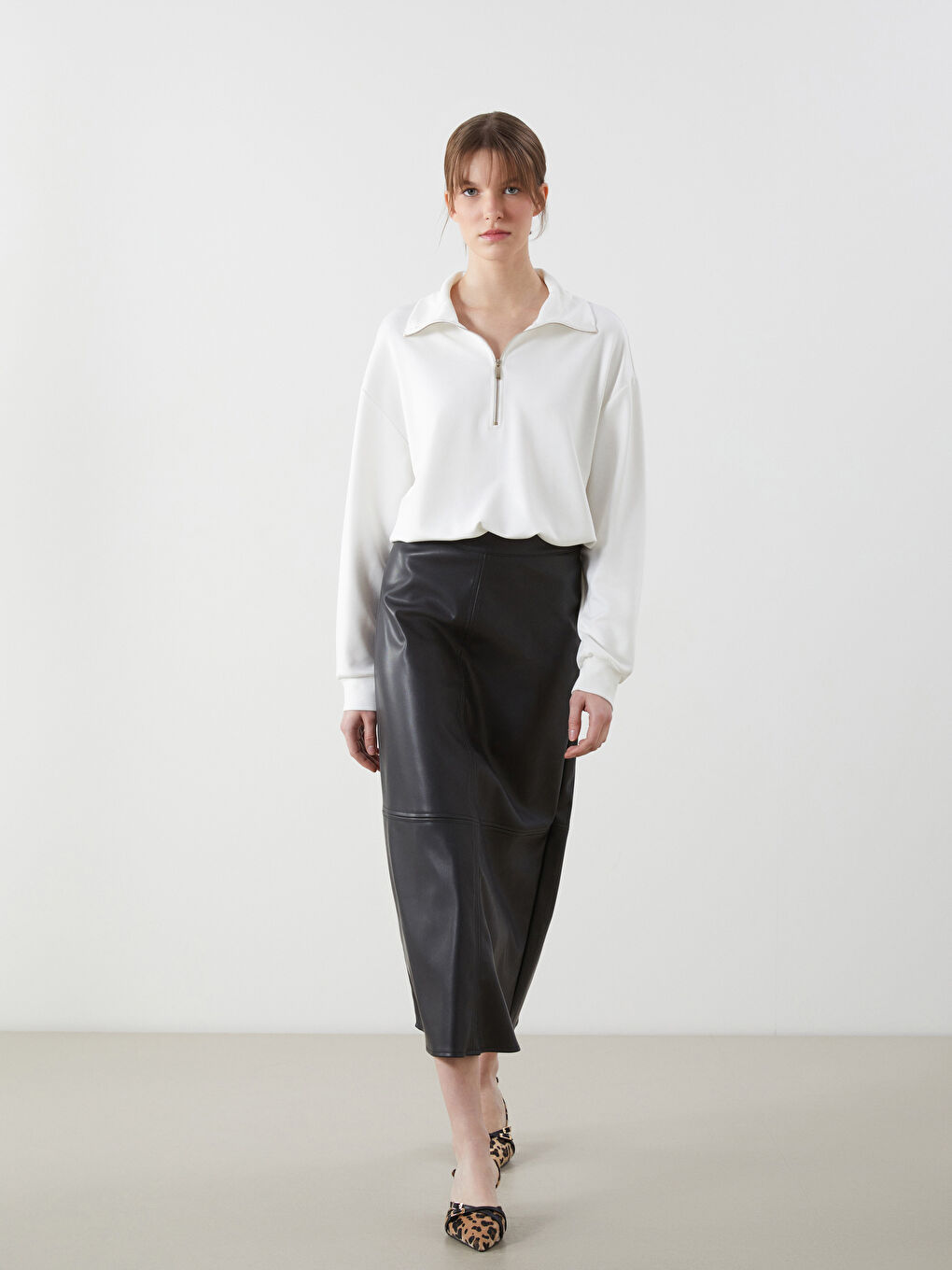 Siyah Beli Fermuarlı Deri Görünümlü Kadın Etek