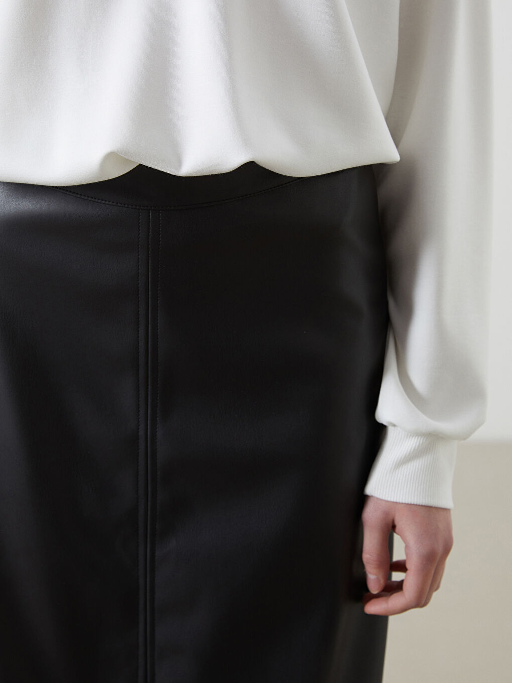 Siyah Beli Fermuarlı Deri Görünümlü Kadın Etek-2