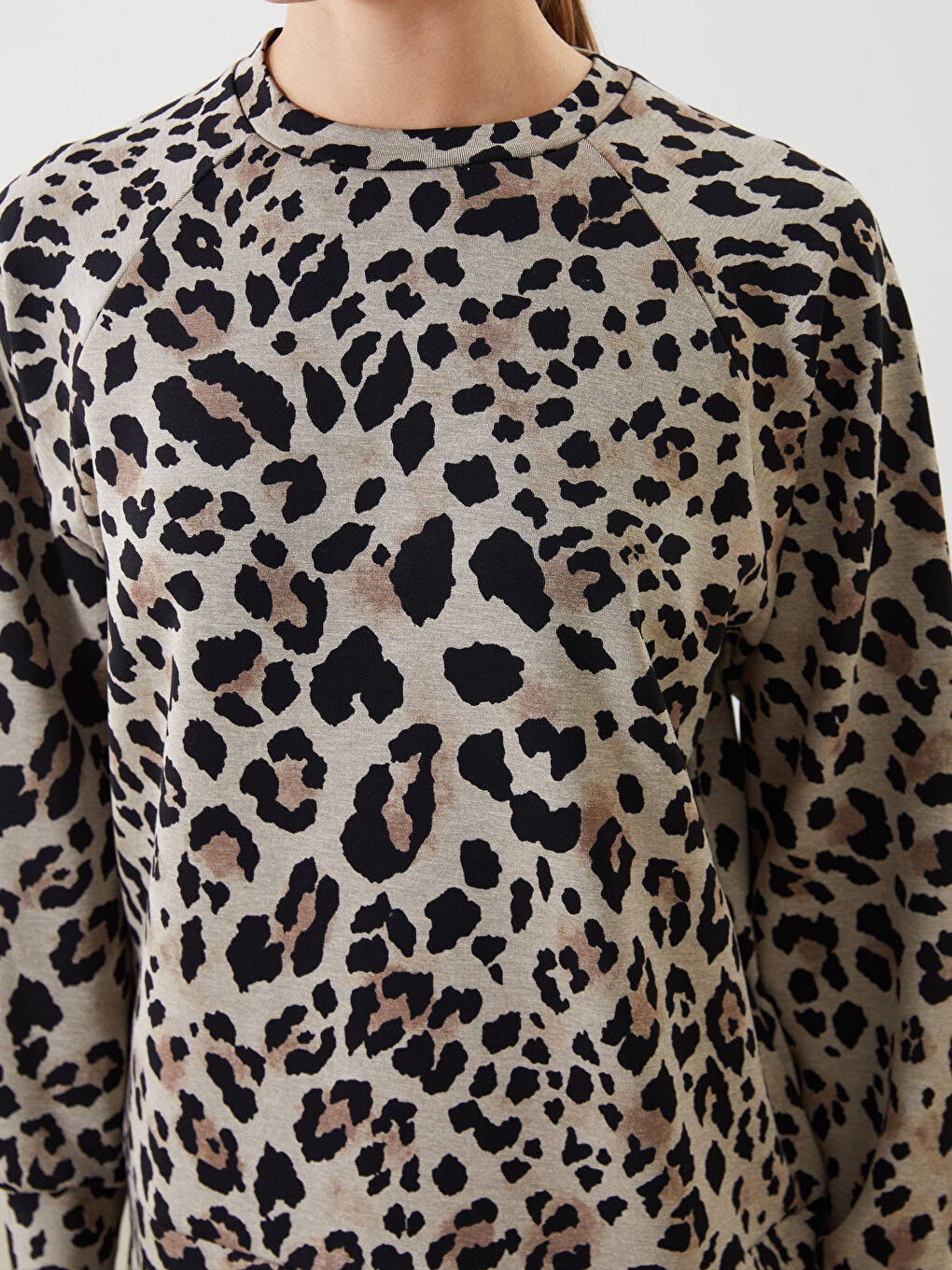 Bej Leopar Desenli Oversize Kadın Sweatshirt-2