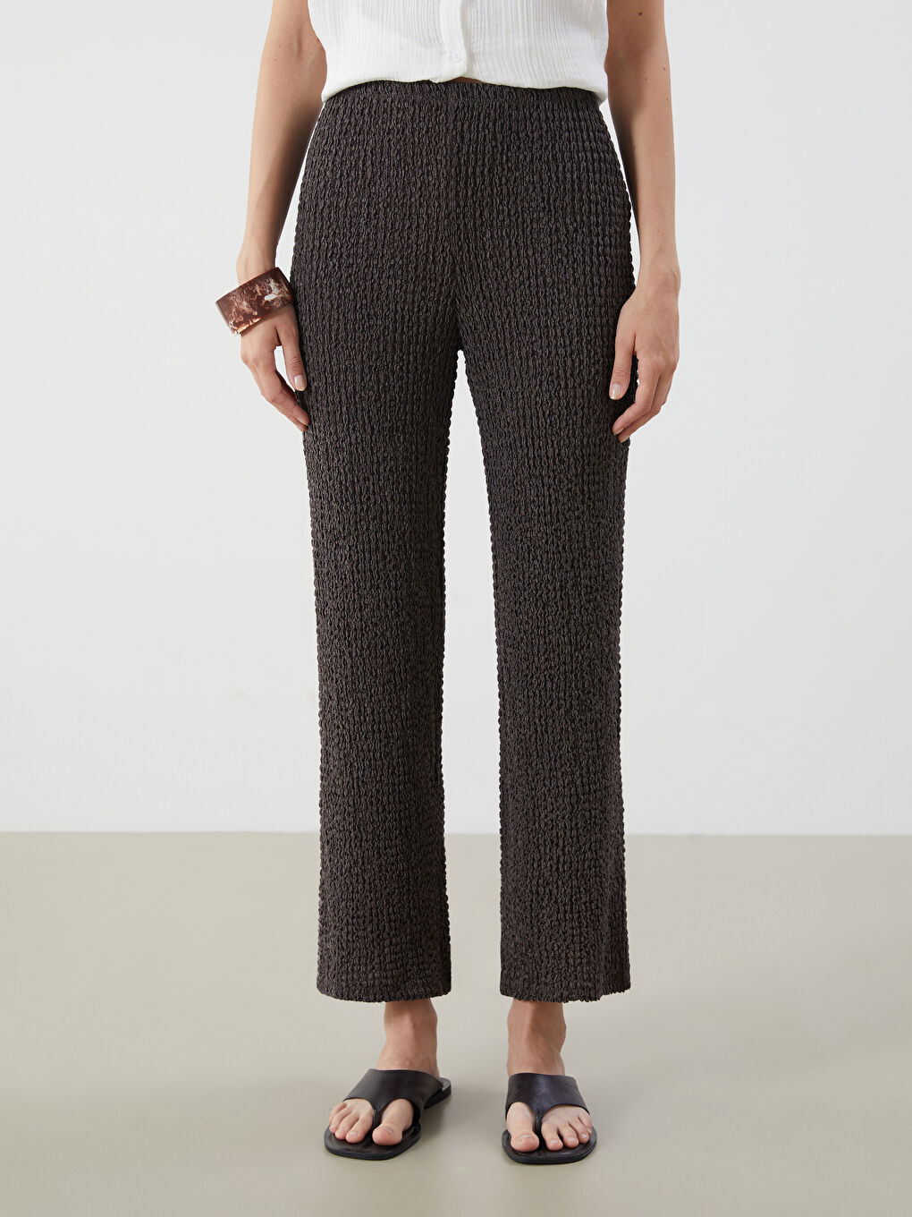 Kahverengi Beli Lastikli Dokulu Kadın Pantolon-1