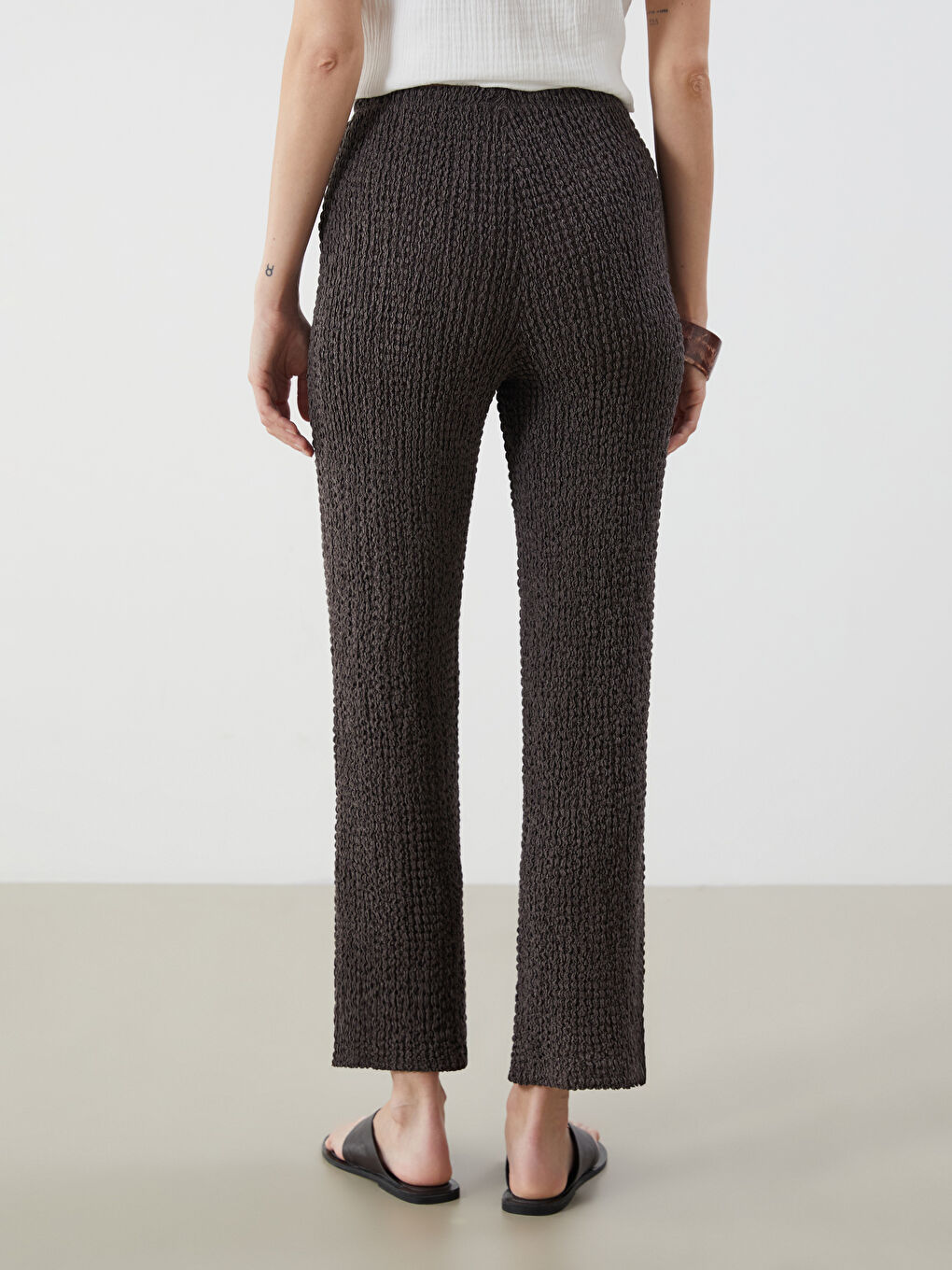 Kahverengi Beli Lastikli Dokulu Kadın Pantolon-3