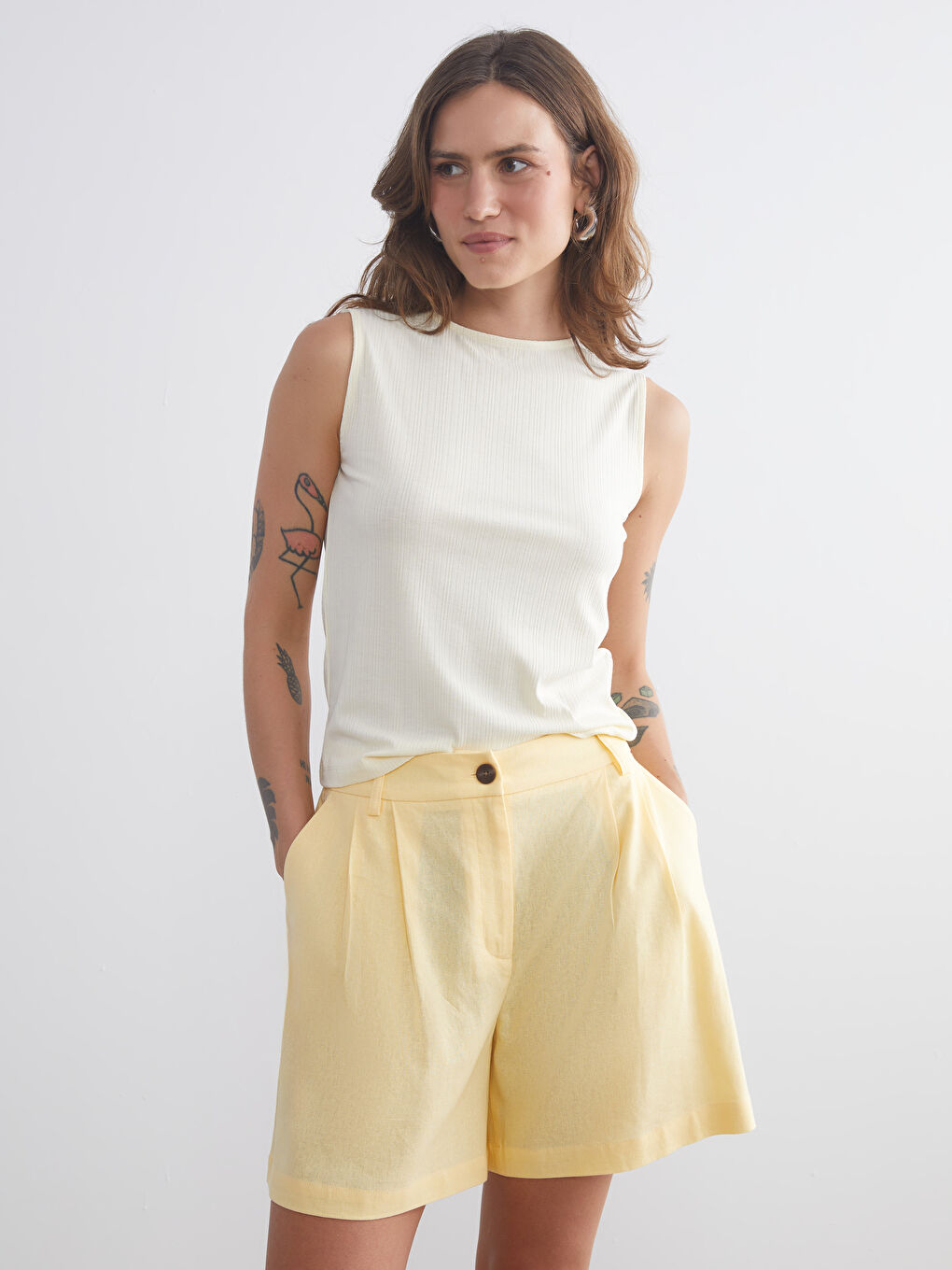 Bej Bisiklet Yaka Dokulu Kadın Atlet