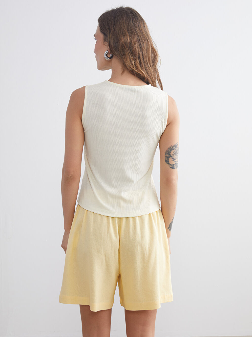 Bej Bisiklet Yaka Dokulu Kadın Atlet-3