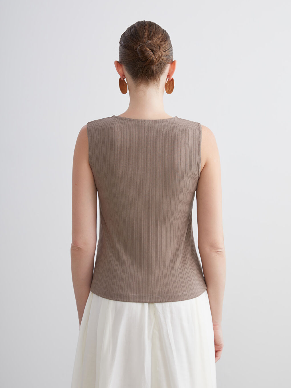 Kahverengi Bisiklet Yaka Dokulu Kadın Atlet-3