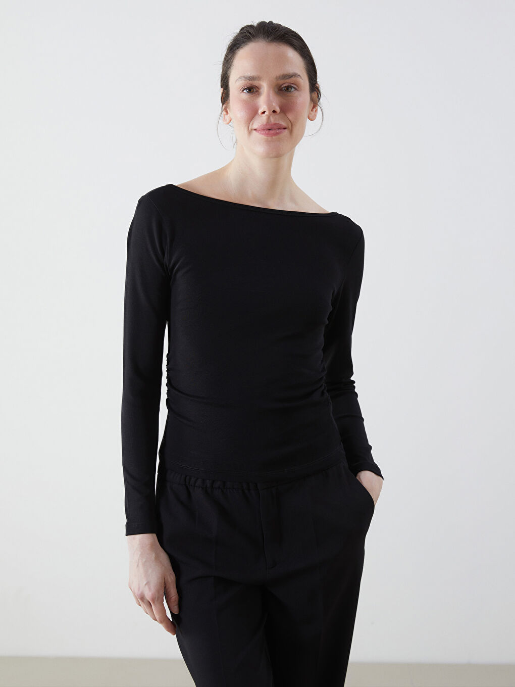 LCWAIKIKI Classic Siyah Kayık Yaka Kadın Body