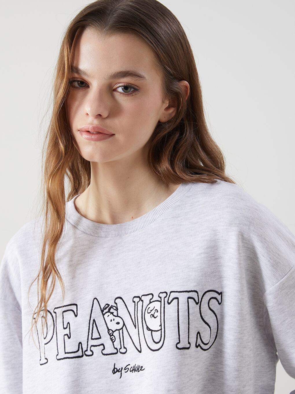 Gri Bisiklet Yaka Snoopy Baskılı Oversize Kadın Sweatshirt-2