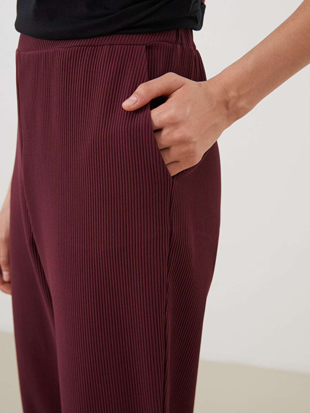 LCW Modest Elasticated Waist Textured Carrot Fit Women's Trousers -S5MS65Z8-HQT