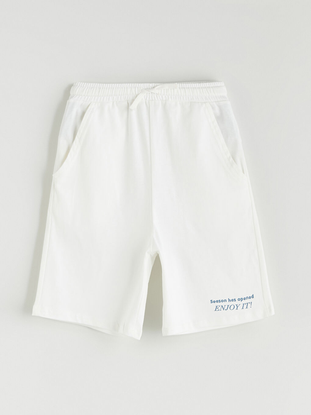 Beyaz Beli Lastikli Erkek Çocuk Baskılı Şort