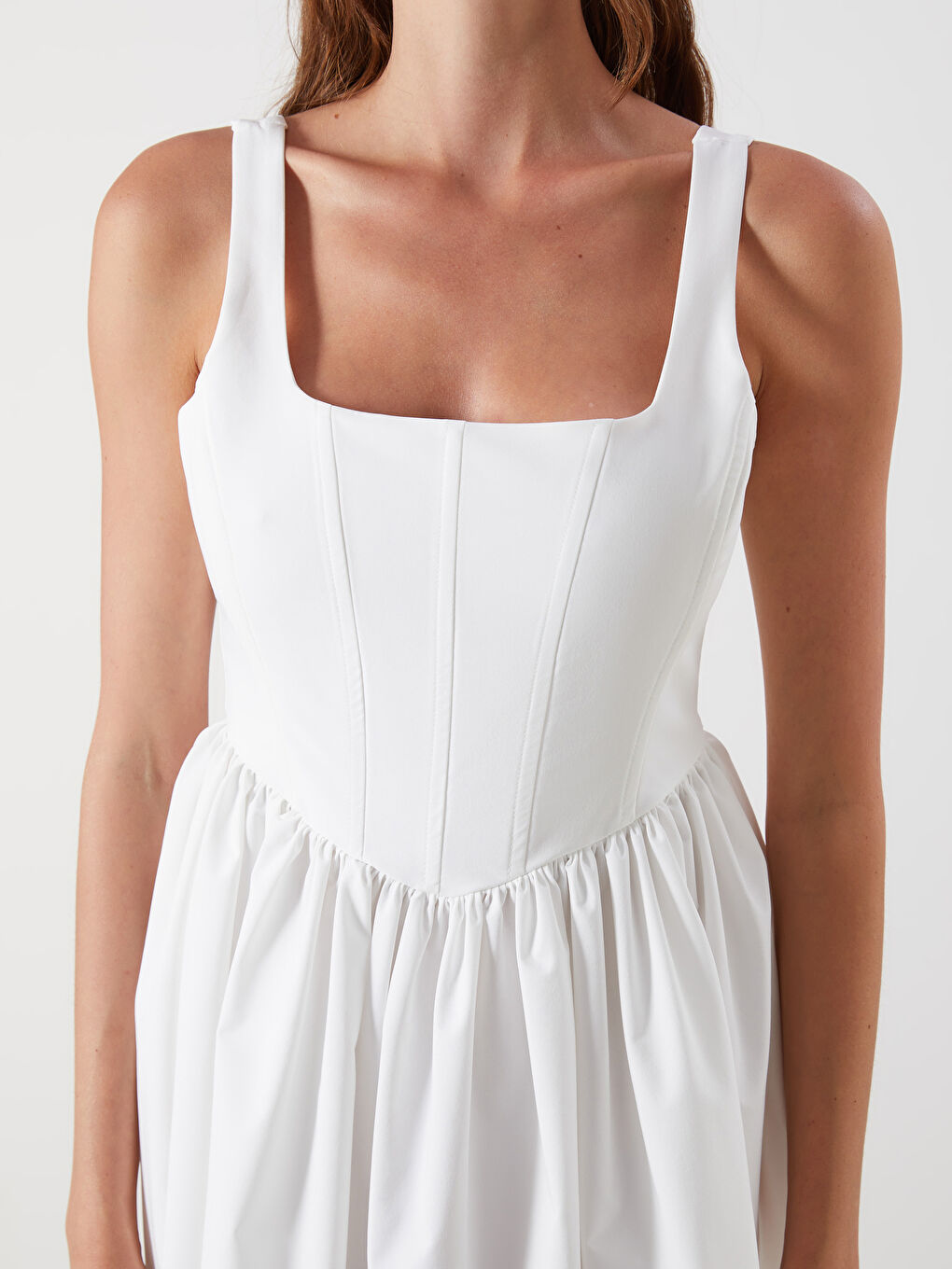 Beyaz Kare Yaka Askılı Poplin Mini Elbise-2