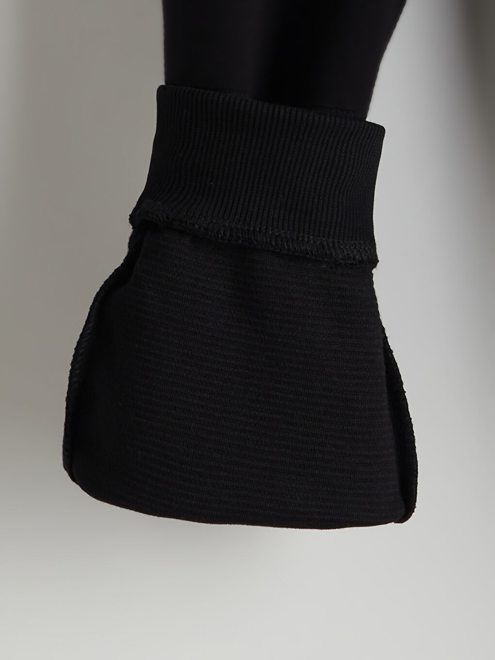 Siyah Kapüşonlu Erkek Çocuk Hırka ve Eşofman Alt 2'li-6