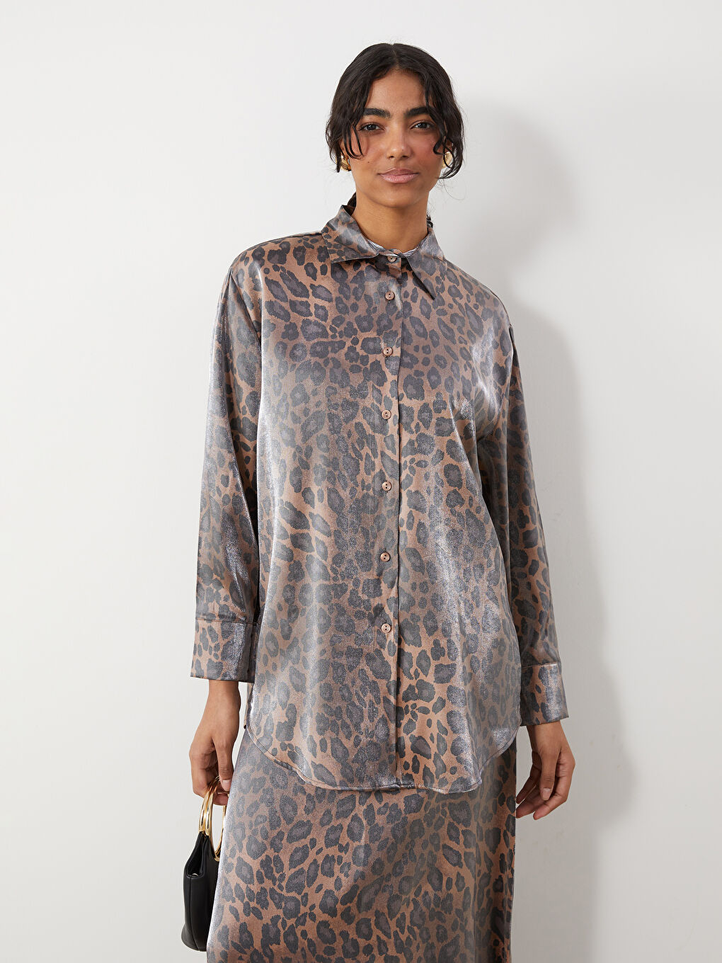 Kahverengi Leopar Desenli Oversize Saten Kadın Gömlek Tunik
