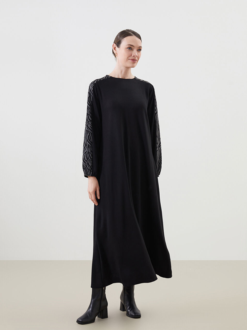 Siyah Bisiklet Yaka Desenli Kadın Elbise