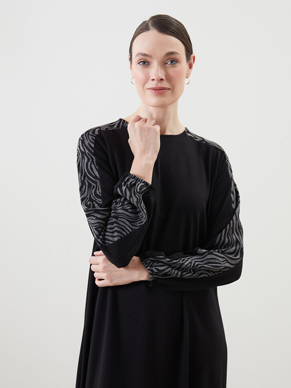 Siyah Bisiklet Yaka Desenli Kadın Elbise-1