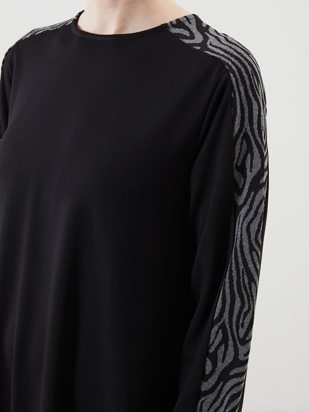 Siyah Bisiklet Yaka Desenli Kadın Elbise-2