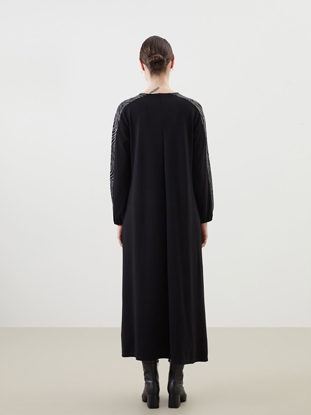 Siyah Bisiklet Yaka Desenli Kadın Elbise-3