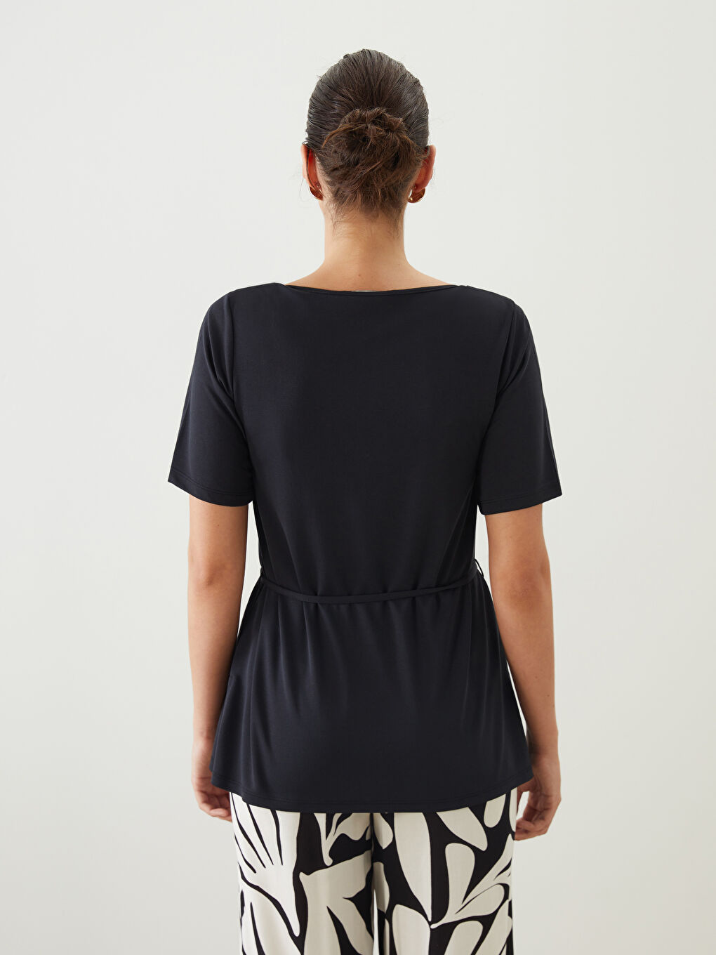 Siyah Bisiklet Yaka Kadın Tişört-3